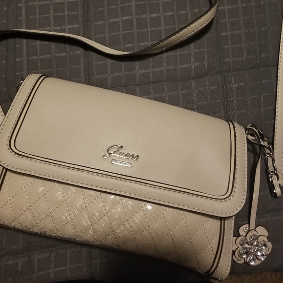 Guess Handbags - Final ⤵️! Guess Lilabelle crossbody